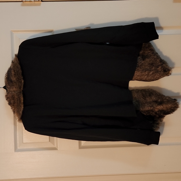 Hollister large faux fur sweater - Picture 4 of 4